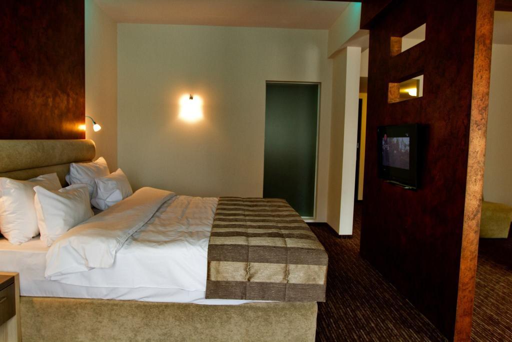 City Hotel Slatina Kültér fotó